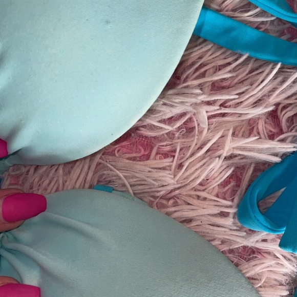 VS swimsuit top - Picture 2 of 3